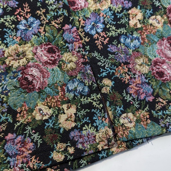 New in Floral Women's Skirt - Picture 4 of 7